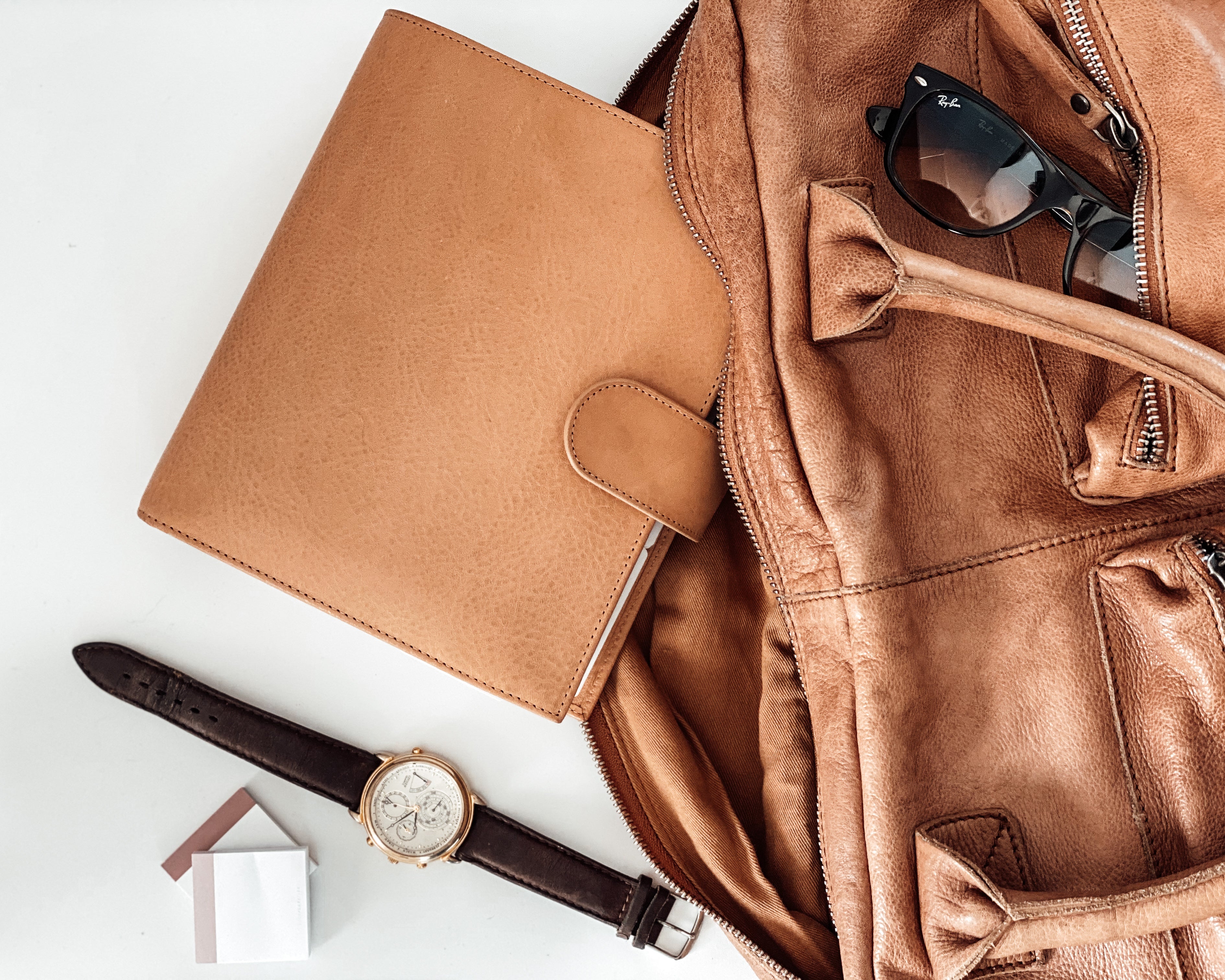 Gillio Firenze Personal Wide Undyed Ringplanner with a bag, sunglasses and a watch. 